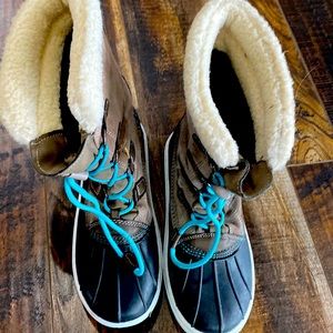 Used Women’s snow boots. Great condition.